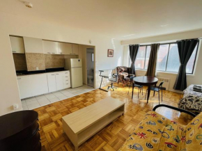 Stylish Montreal Apartment: Comfortable Stay in the Golden Square Mile